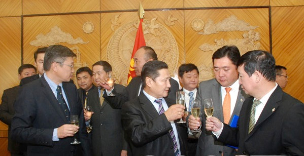 Altankhuyag Norov, the first Prime Minister to admit that the MANAN exists, drinking champagne with "possible" MANAN leaders