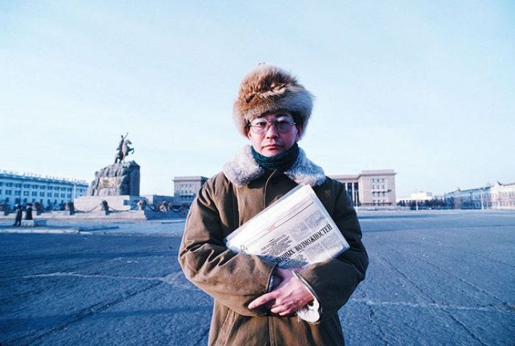 Picture of the Zorig Sanjaasuren, holding a newspaper